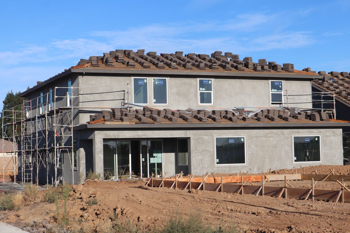 Working on a pitched roof: scaffold, edge protection or line?